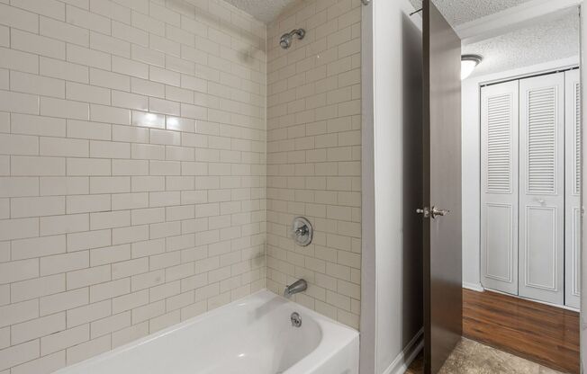 2 beds, 1.5 baths, 957 sqft, $1,497, Unit 1729E