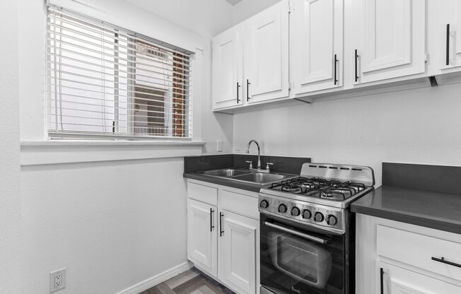 Studio, 1 bath, 322 sqft, $1,595, Unit 307