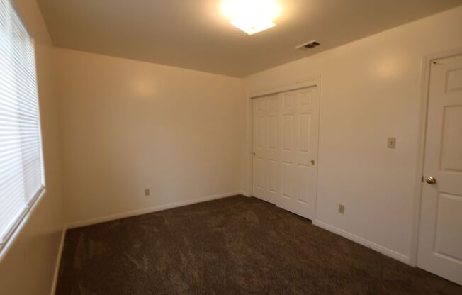 3 beds, 2 baths, $1,650, Unit A