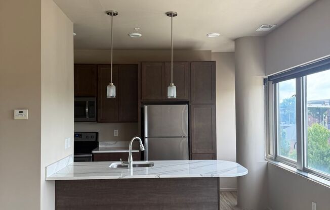 1 bed, 1 bath, 783 sqft, $1,355, Unit 608