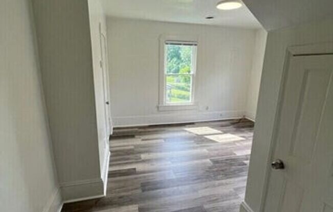 1613 Loudon Ave Upper Unit NW