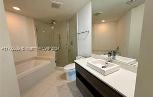 2 beds, 2 baths, 1,165 sqft, $4,500, Unit 1100 S Miami Ave # 19-10 (A11706566)