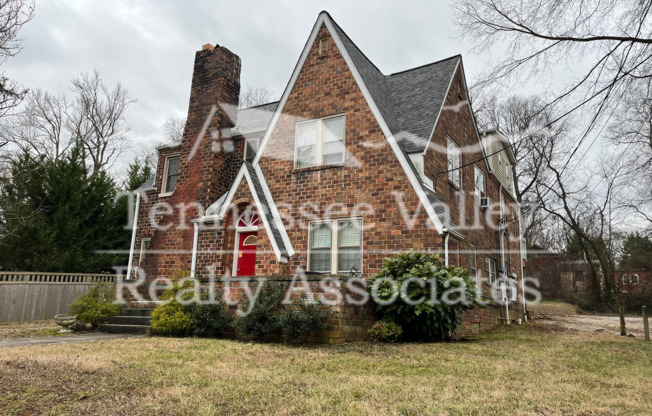 1 br/1 bath close to downtown Knoxville and UT campus!