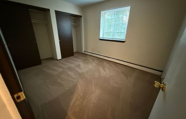 2 beds, 1 bath, $1,425, Unit 106