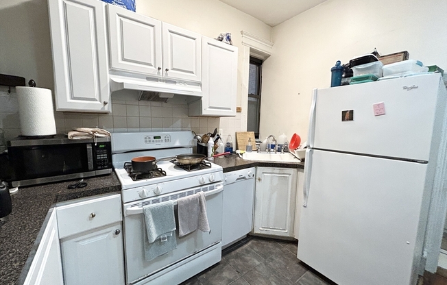 2 beds, 1 bath, $3,550, Unit 11