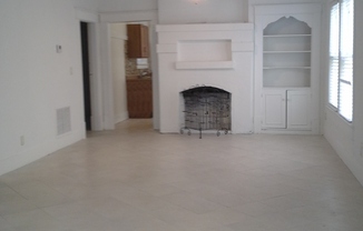 3 beds, 2 baths, $1,800, Unit APARTMENT A