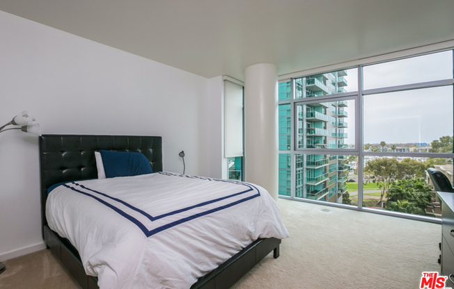 1 bed, 1 bath, 946 sqft, $3,950, Unit 614