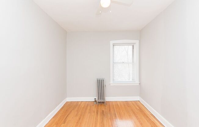 3 beds, 1 bath, 1,000 sqft, $2,195, Unit 1832 - 2B