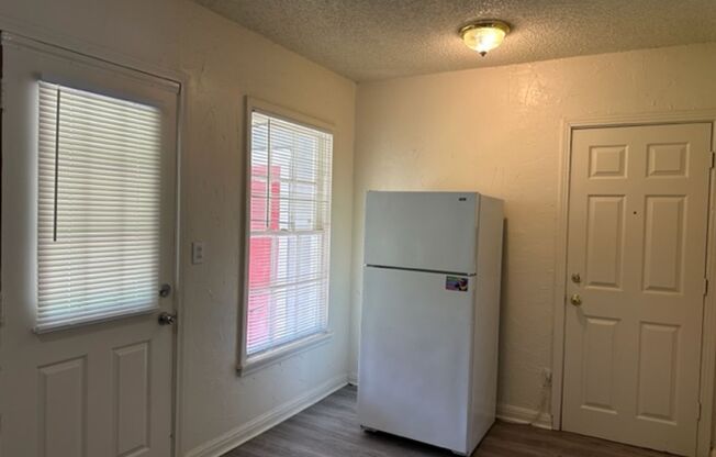 2 beds, 1 bath, $1,350