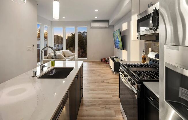 3 Bed 2 Bathroom White Center Townhouse