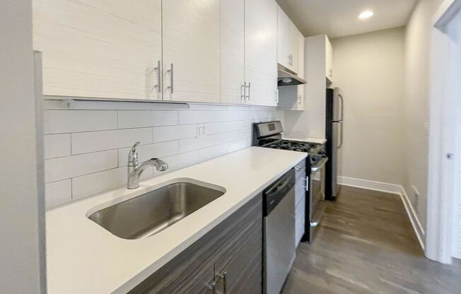2 beds, 1 bath, 755 sqft, $2,675, Unit 3919-1E