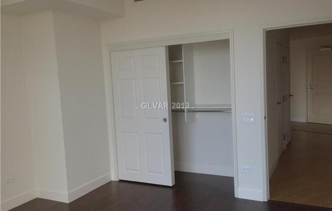 2 beds, 2 baths, $2,400, Unit Unit 3005