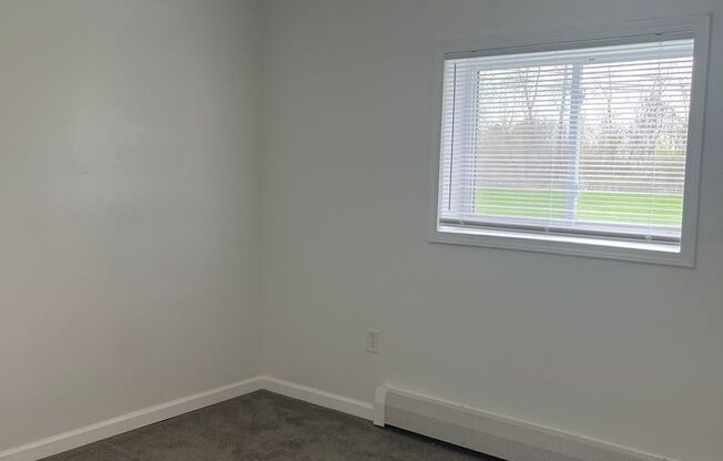 3 beds, 1 bath, 960 sqft, $1,395, Unit 415