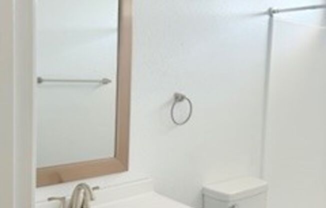 MOVE IN SPECIAL! SPACIOUS 1 BEDROOM / 1 BATH