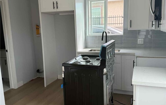 1860 W 48 ST