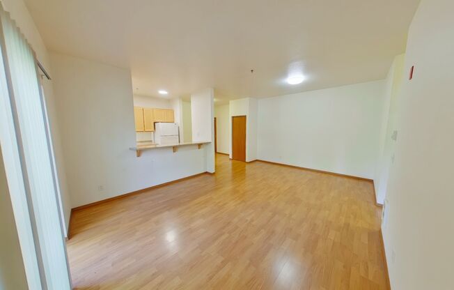 3 beds, 2 baths, $2,400, Unit 301