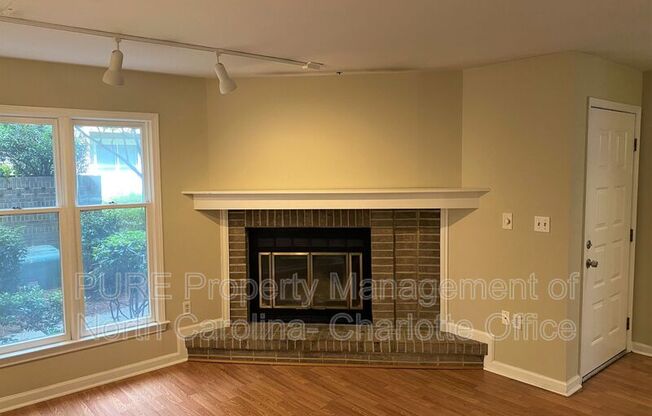 415 W 8 ST
