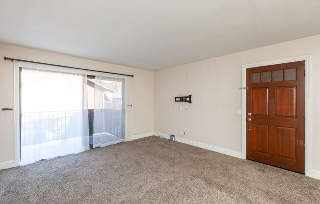 2 beds, 1 bath, $2,000