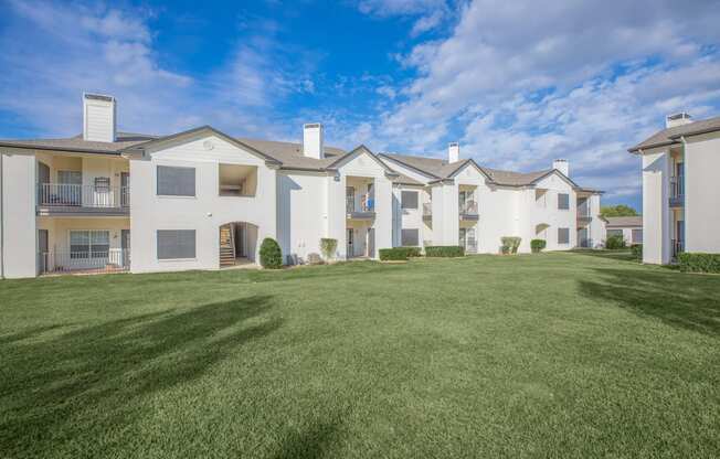 the preserve at ballantyne commons exterior of apartments with grass