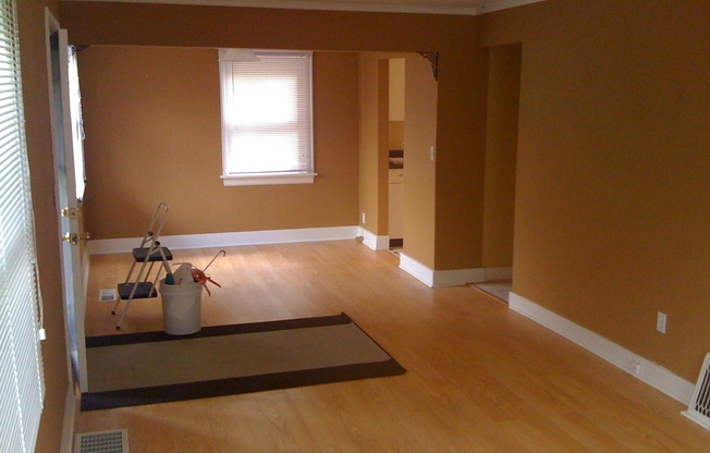 Great Overlook 2 Bedroom Bungalow - Steps to Max!!!!