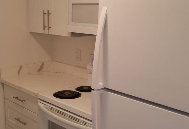 2 beds, 1 bath, $1,995, Unit 1