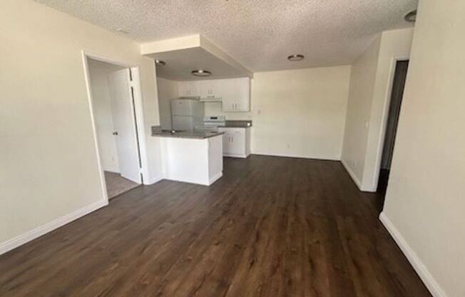 2 beds, 1 bath, 850 sqft, $2,200, Unit 7