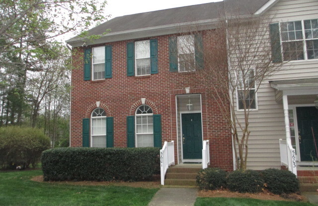 Incredible end unit townhome!! 3br/2.5ba, sunroom, great schools!! Available Now!