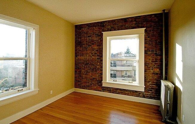 115 W Olympic Pl