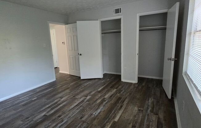 2 beds, 1 bath, $1,295