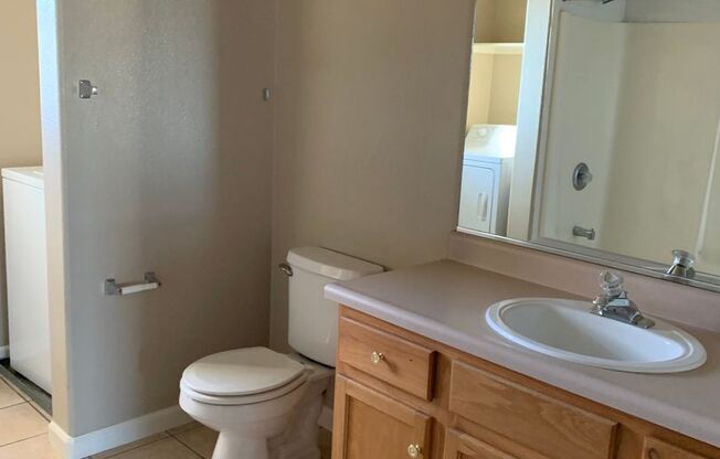 1 bed, 1 bath, 824 sqft, $1,425, Unit 900 H 201