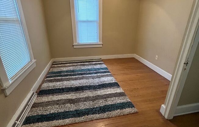 2 beds, 1 bath, $950, Unit 201