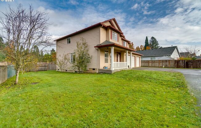 ***REST OF DECEMBER FREE***FANTASTIC 4 Bed 2.5 Bath Home in Salmon Creek! HUGE side yard and back yard! Extra large private driveway!