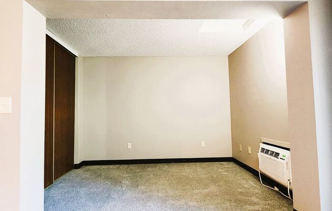 Studio, 1 bath, 440 sqft, $1,005, Unit 217