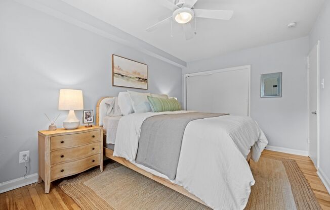 2 beds, 1 bath, 785 sqft, $2,240, Unit B3-3
