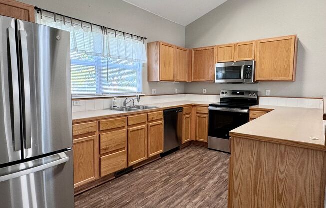 Lakeside 2 Bed/2 Bath Townhome In Gateway Community!  Quiet, Scenic Living In The Heart Of Denver!