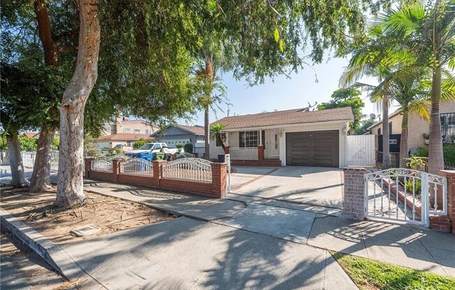 1136 CARY AVE