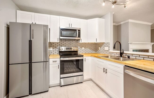 Apartment with Landscaping and washer/dryer included
