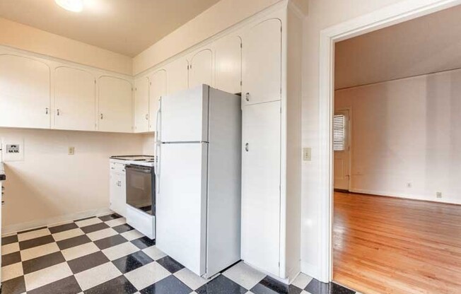 HOYT STREET APARTMENTS (CZOP05)