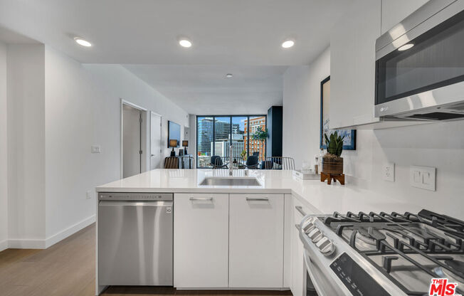 1 bed, 1 bath, 798 sqft, $2,888, Unit 1420