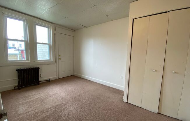 3 beds, 1 bath, $1,625, Unit 35401