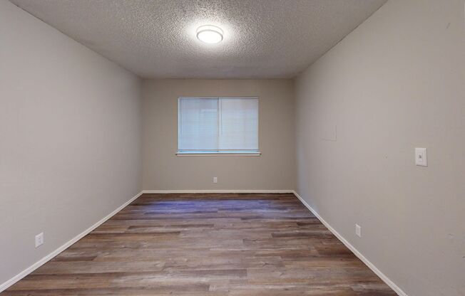 2 beds, 1 bath, 853 sqft, $895