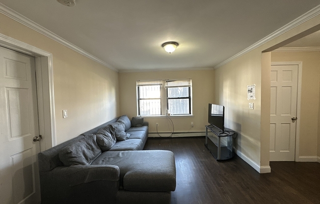 3 beds, 1.5 baths, 1,100 sqft, $3,350, Unit A