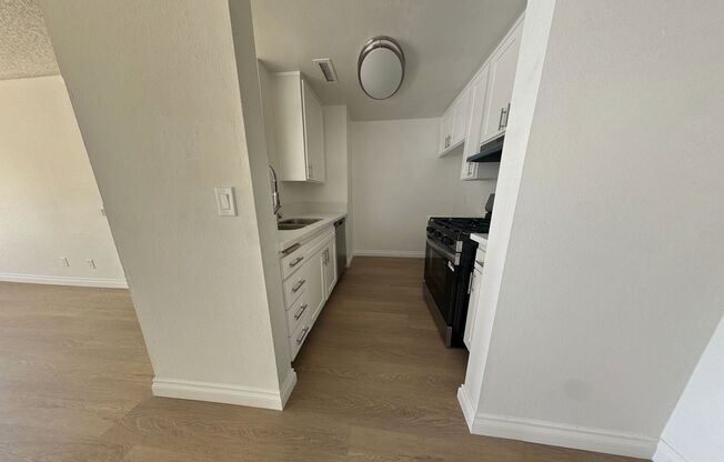 1 bed, 1 bath, 700 sqft, $1,695, Unit 25