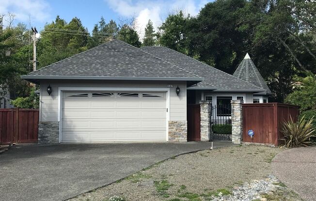 Single level 3 bedroom 2 bathroom Rincon Valley Home with A/C