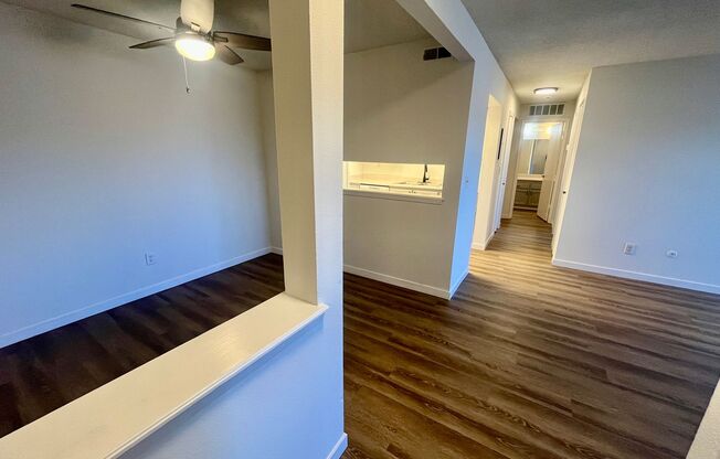 **$500 Move in Special**  Updated Spacious 1 bed/1 bath in Aurora