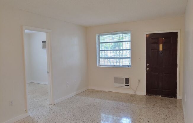 1045 NW 1 ST
