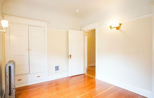 3 beds, 1 bath, $3,245, Unit 301