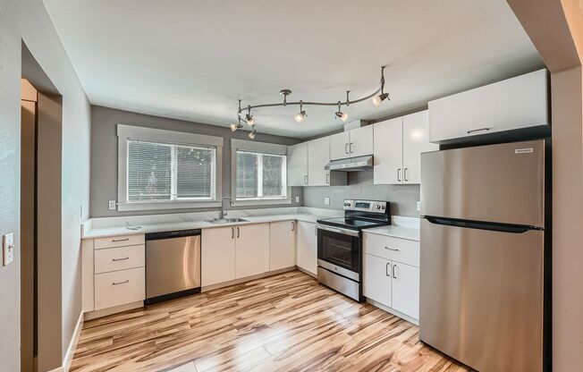 Amazing 3bed/1bath Fourplex with Backyard!