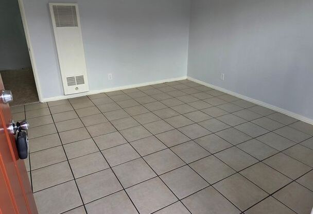 1 bed, 1 bath, 450 sqft, $1,695, Unit 2705B