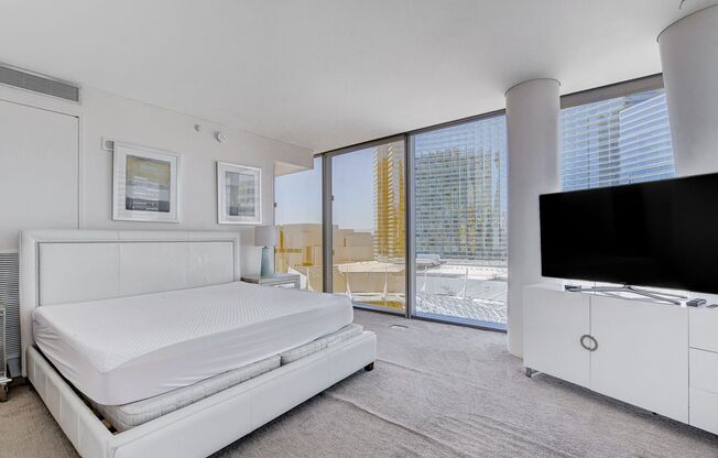 2 beds, 2 baths, $4,400, Unit # 802